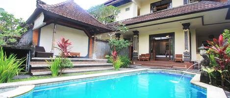 Deluxe Room with Private Pool | Minibar, coffres-forts dans les chambres, chambres insonorisées