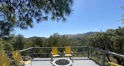 Mountain View Cabin with two decks and incredible views