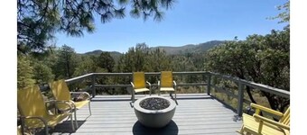 Mountain View Cabin with two decks and incredible views