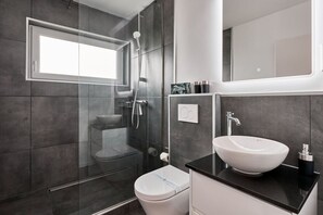 Unclassified image, 5 of 28, button