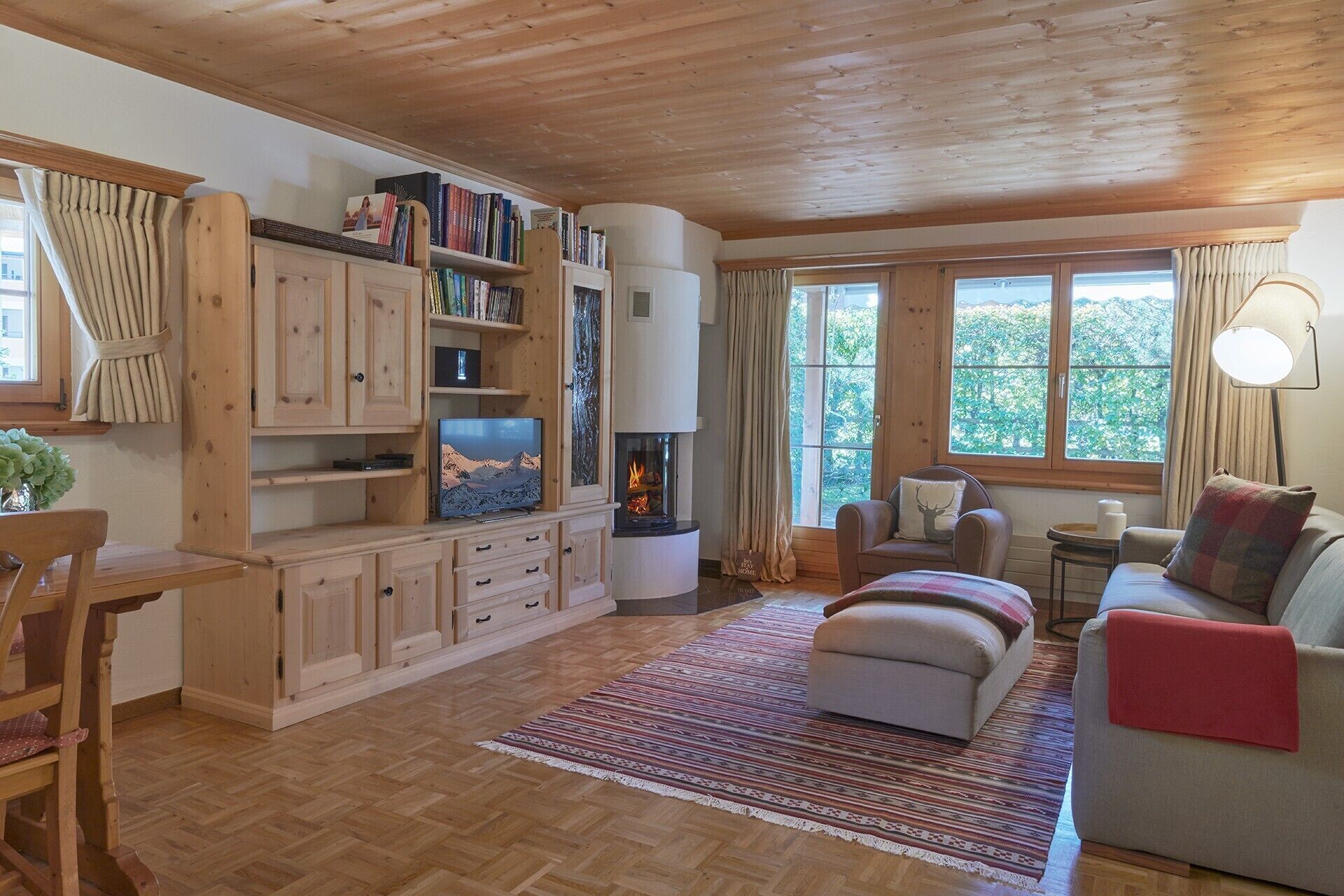 Fernseher, Kamin