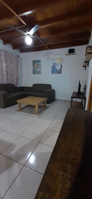 Living area - Casa Cuatro Lunas (Santa Cruz)