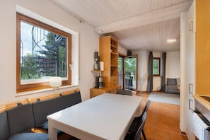 Interior - Haus Ersfeld – Garden Apartment with Private Terrace, Shared Garden, and Wi-Fi (Bad Teinach-Zavelstein)