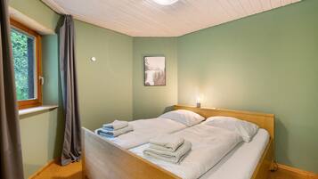 2 slaapkamers, een strijkplank/strijkijzer, gratis wifi, beddengoed