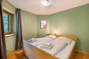 2 makuuhuonetta, silitysrauta/-lauta, ilmainen Wi-Fi, vuodevaatteet