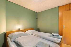2 chambres, fer et planche à repasser, Wi-Fi gratuit, draps fournis