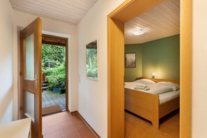 2 slaapkamers, een strijkplank/strijkijzer, gratis wifi, beddengoed