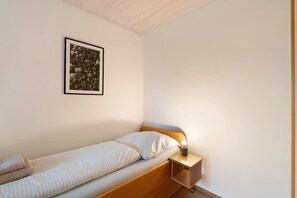 2 slaapkamers, een strijkplank/strijkijzer, gratis wifi, beddengoed