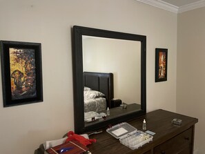4 habitaciones, escritorio, tabla de planchar con plancha y wifi gratis