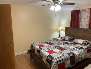 3 bedrooms, desk, free WiFi, bed sheets