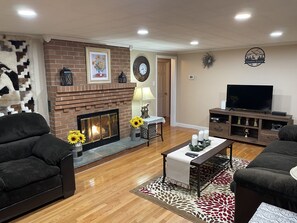 Smart TV, fireplace