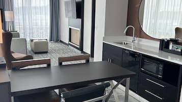In-room safe, desk, laptop workspace, blackout drapes