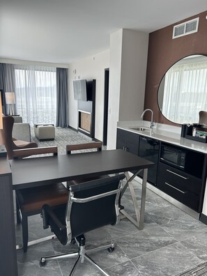In-room safe, desk, laptop workspace, blackout drapes - Embassy Suites By Hilton Alpharetta Halcyon (Alpharetta)