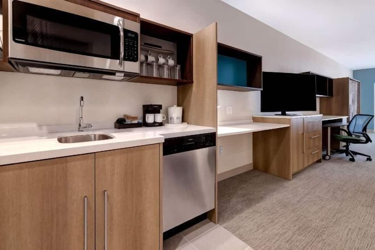 Coffee/tea maker, dining tables