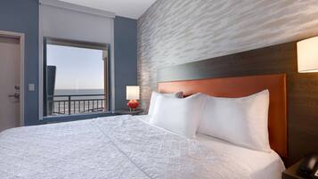 Studio, 1 King-Bett, Balkon | Schreibtisch, Verdunkelungsvorhänge, Bügeleisen/Bügelbrett, Bettwäsche