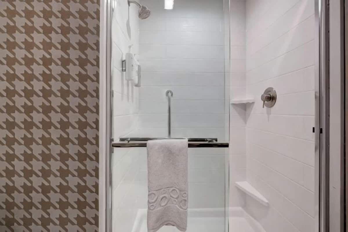 Rainfall showerhead, designer toiletries, hair dryer, towels