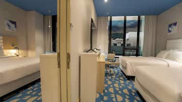 Deluxe kamer, 2 tweepersoonsbedden, niet-roken | Luxe beddengoed, donsdekens, een bureau, een laptopwerkplek