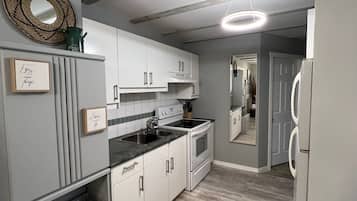 Micro-ondes, four, plaque de cuisson, lave-vaisselle