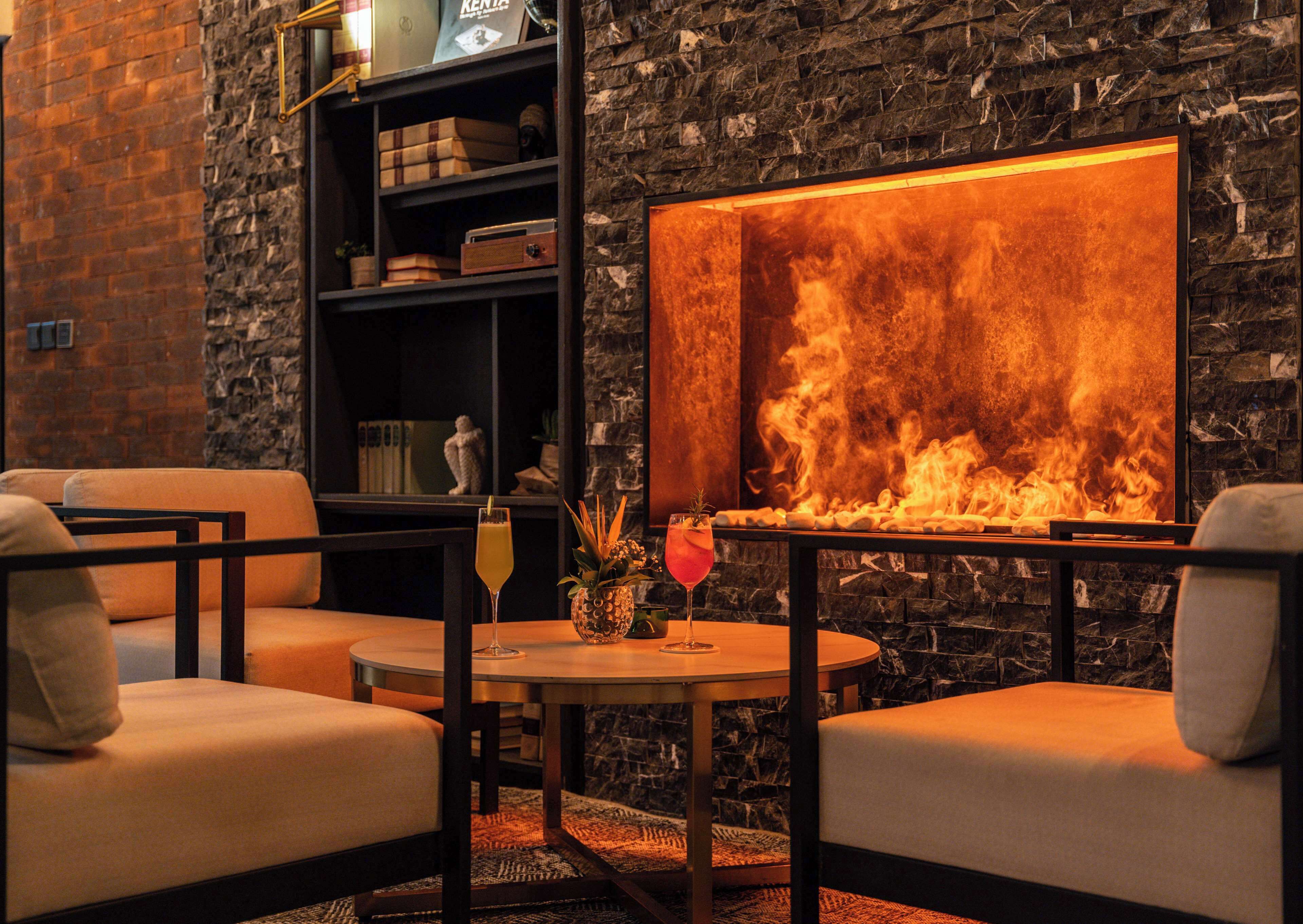 3 bars/lounges