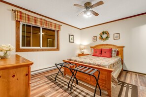 2 bedrooms, iron/ironing board, internet, bed sheets