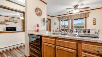 Coffee/tea maker, fridge, microwave, oven