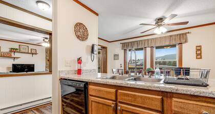 Pleasant condo with pool, hot tub, fireplace, & patio - tennis court on-site
