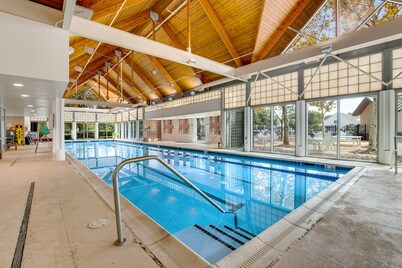 Bear Trap Dunes condo with access to tennis/pickleball, sauna, pool & fast WiFi