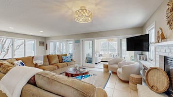 Télévision, cheminée