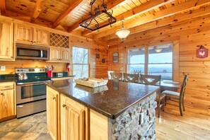 ثلاجة، ميكروويف، فرن، موقد طهي مسطح