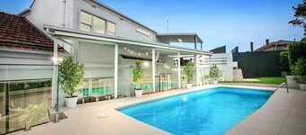 Cheerful 5 bedroom home with heated pool