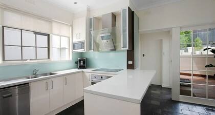 Cheerful 5 bedroom home with heated pool