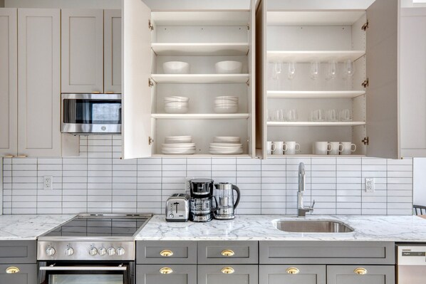 Fridge, microwave, oven, stovetop - Classic East Village 2BR w/ W/D, Gym & Elevator, nr cafes, by Blueground (Downtown)