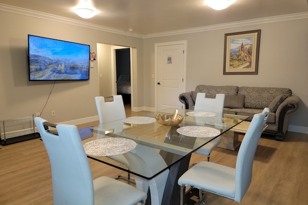 Family Suite, 2 Bedrooms, Kitchen | In-room dining