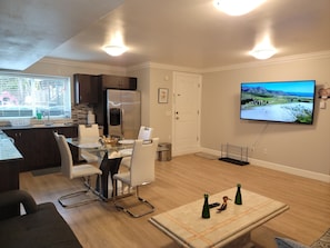 Suite familiar, 2 habitaciones, cocina | Colchones Select Comfort y espacio para trabajar con un portátil