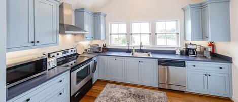 Frigorífic, microones, forn i placa de cuina