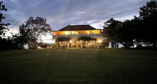 Heritage country homestead hotels close to wineries, concerts & restaurants
