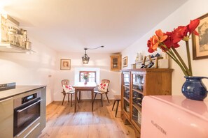 Fridge, microwave, oven, stovetop - Vacation apartment Max, 110 sqm, 3 bedrooms, with balcony (Samerberg)
