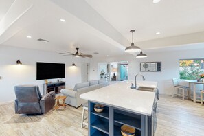 Interior - Renovated home, private outdoor living, indoor bar, W/D & AC - 2 mi to downtown (Tucson)