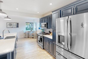 Fridge, microwave, oven, stovetop - Renovated home, private outdoor living, indoor bar, W/D & AC - 2 mi to downtown (Tucson)