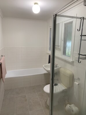 Hair dryer, towels, soap, shampoo - Amazing location across the road from Mount Martha South Beach Check in 10am (Mount Martha)