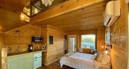 Coach's Quarters - The Dugout - Come Spend The Night in the Trees!!