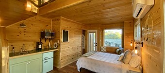 Coach's Quarters - The Dugout - Come Spend The Night in the Trees!!