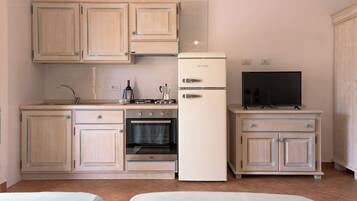 Standard Apartment, Multiple Bedrooms (Le Residenze Del Golfo Di Orosei Bilo) | Private kitchen | Oven, stovetop, cookware/dishes/utensils