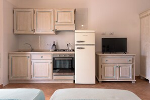 Standard Apartment, Multiple Bedrooms (Le Residenze Del Golfo Di Orosei Bilo) | Private kitchen | Oven, stovetop, cookware/dishes/utensils - Le Residenze Del Golfo Di Orosei Bilo 5 (Orosei)