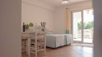 1 bedroom, bed sheets