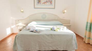 Standard Apartment, Multiple Bedrooms (Le Residenze Del Golfo Di Orosei Bilo) | 1 bedroom, bed sheets