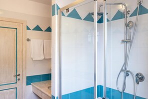 Standard Apartment, Multiple Bedrooms (Le Residenze Del Golfo Di Orosei Bilo) | Bathroom | Shower, hair dryer, bidet, towels - Le Residenze Del Golfo Di Orosei Bilo 5 (Orosei)