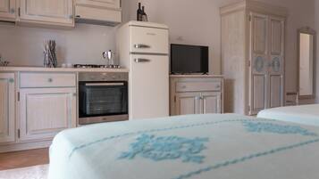 Standard Apartment, 1 Bedroom (Le Residenze Del Golfo Di Orosei Bilo) | Private kitchen | Oven, stovetop, cookware/dishes/utensils