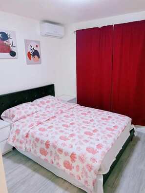 3 bedrooms, travel cot, WiFi