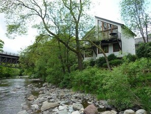 Exterior - Keswick Bridge within walking distance of Keswick town centre and private parking (Keswick)